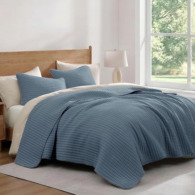 WRENSONGE Queen Quilt-3 Pieces Lightweight Bedspreads Oxford Blue Queen Size Quilt Bedding Set for All Seasons, Soft Summer Coverlet with 2 Pillow Shams Suitable for Bed & Couch