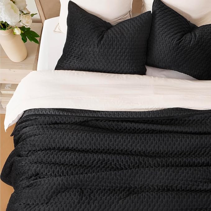 EverGrace Luxury Velvet Quilt Bedding Set Full Queen Size 3 Pieces with Pillow Shams, Soft Cross-Stitch Velvet Comforter Set, Lightweight Coverlet Bedspread for All Seasons, Black