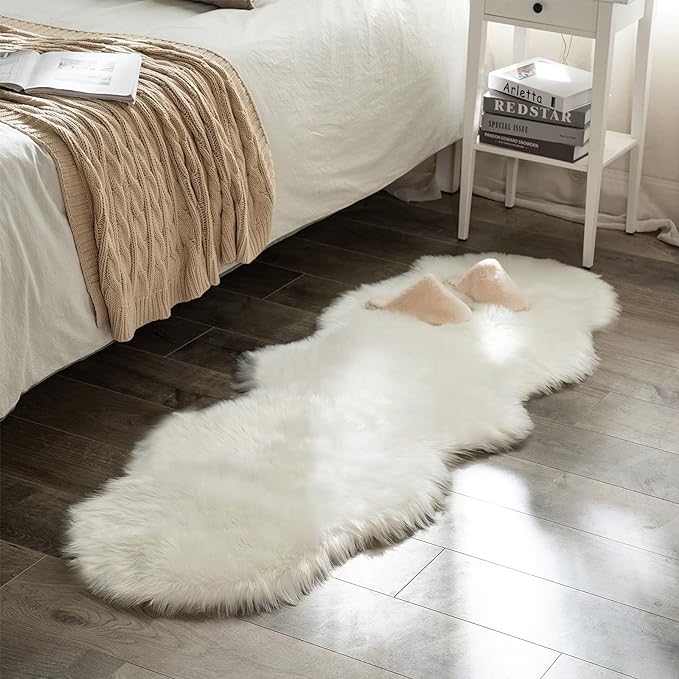 MIULEE Luxury Super Soft Fluffy Area Rug Faux Fur Sheepskin Rug Decorative Christmas Plush Shaggy Carpet for Bedside Sofa Floor 2 x 6 Feet, White
