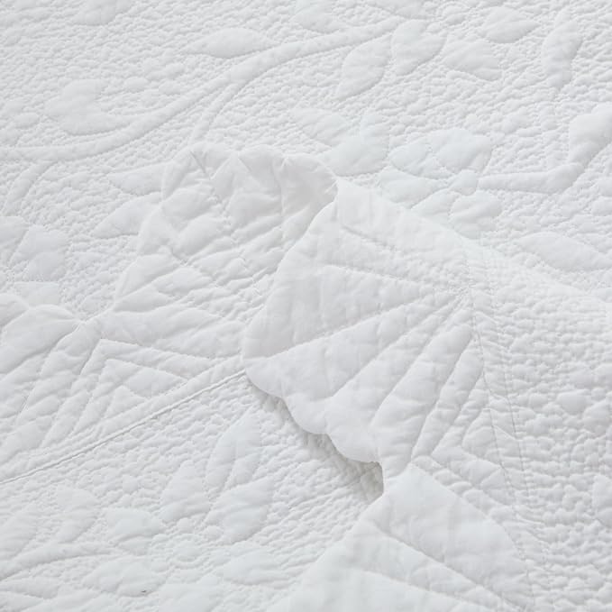 Brandream Premium Cotton Quilted Throw Blanket 47x60 Inch, Bright White Floral Vine Stitching with Elegant Scalloped Edge, Decorative Sofa Throw