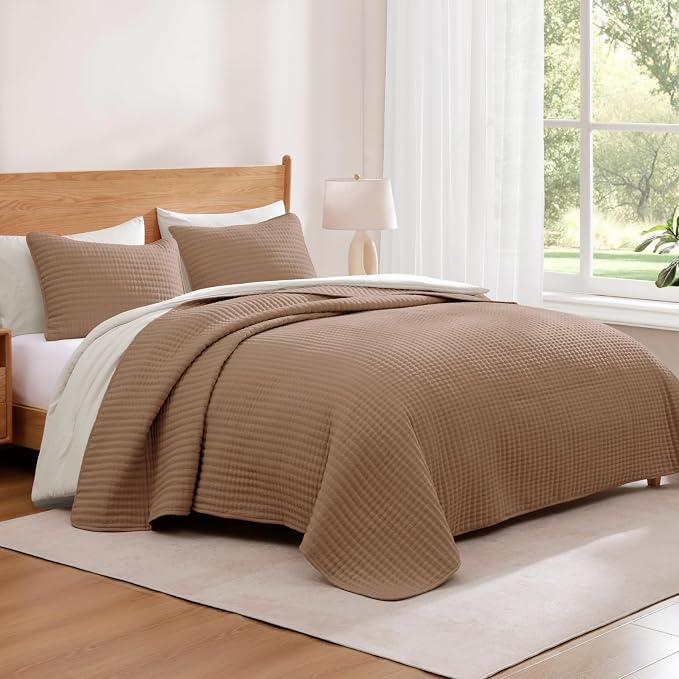 WRENSONGE Light Brown California/Oversized King Size Quilt Bedding Set with 2 Pillow Shams -3 Pieces Lightweight Soft Bedspreads Coverlet for All Season