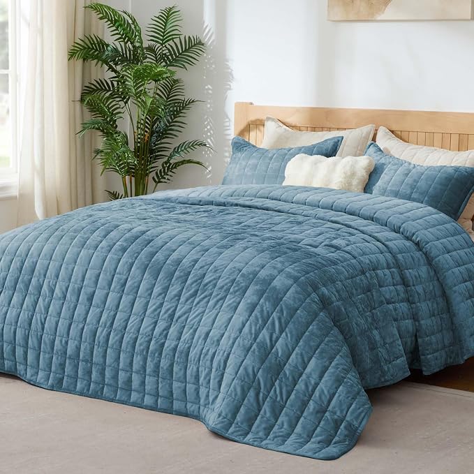 BEDELITE Velvet Quilt Set Queen Size - Luxury Soft Velvet Comforter Bedding Set for All Season, Lightweight Quilted Box Stitch Oversized Bedspread Coverlet with 2 Matching Shams, Blue