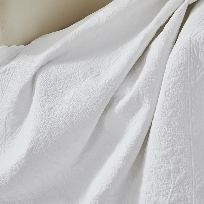 Brandream Premium Cotton Quilted Throw Blanket 47x60 Inch, Bright White Floral Vine Stitching with Elegant Scalloped Edge, Decorative Sofa Throw
