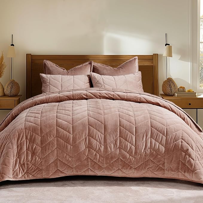 EVERGRACE 3 Pieces Luxurious Velvet King Quilts, Ultra Soft Lightweight Velvet Comforter Set, Matelasse Oversized Bedspread Coverlet for All Season with 2 Shams, Terracotta Clay, 108"x96"