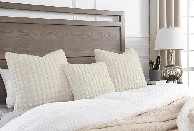Throw Pillow Covers 18x18 Set of 2 Velvet Square Pillowcase Soft Skin-Friendly Thickened Decorative Farmhouse Cushion Covers Soft Bubble Texture for Couch Sofa Bedroom Living Room,Cream
