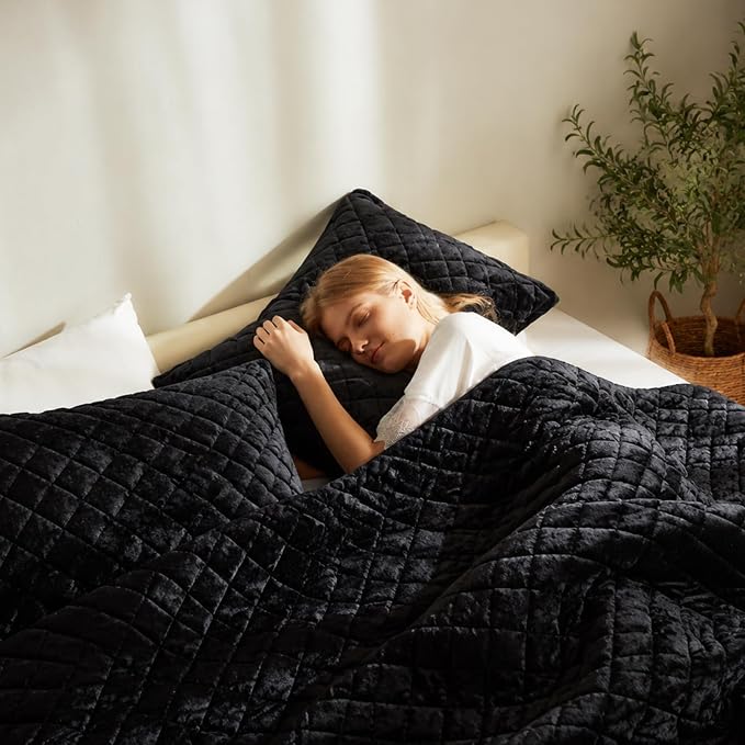 Cosybay Luxury Velvet Quilt Set Queen, Lightweight Oversized Bedspread Coverlet Quilted Box Stitch Bedding Set, with 2 Matching Pillow Shams, for All Season, Black