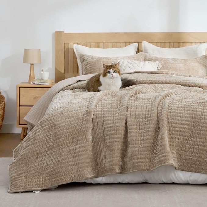 BEDELITE Velvet Quilt Set King Size - Luxury Soft Velvet Comforter Bedding Set for All Season, Lightweight Quilted Channel Stitch Oversized Bedspread Coverlet with 2 Matching Shams, Taupe