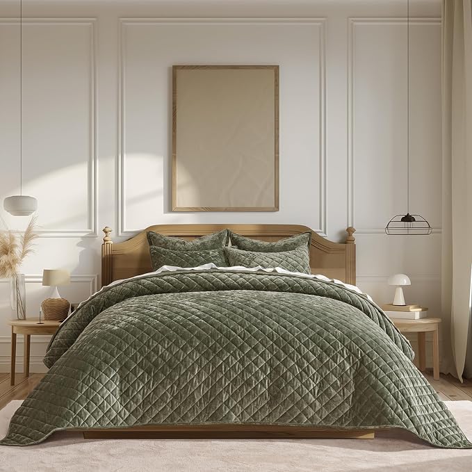 EVERGRACE Luxury Velvet Quilt Set Queen Size, Diamond Quilted Lightweight Velvet Comforter for All Season, Ultra Soft Oversized Bedspread Coverlet Bedding Set with 2 Pillow Shams, Olive Green | Luxe Velvet