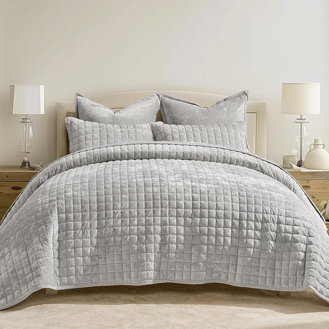 RECYCO Luxury Velvet Quilt Twin/Twin XL Size Bedding Set, Ultra Soft Velvet Comforter Set, Lightweight Quilted Channel Box Stitch Oversized Bedspread Coverlet for All Season, with 1 Sham, Frost Gray