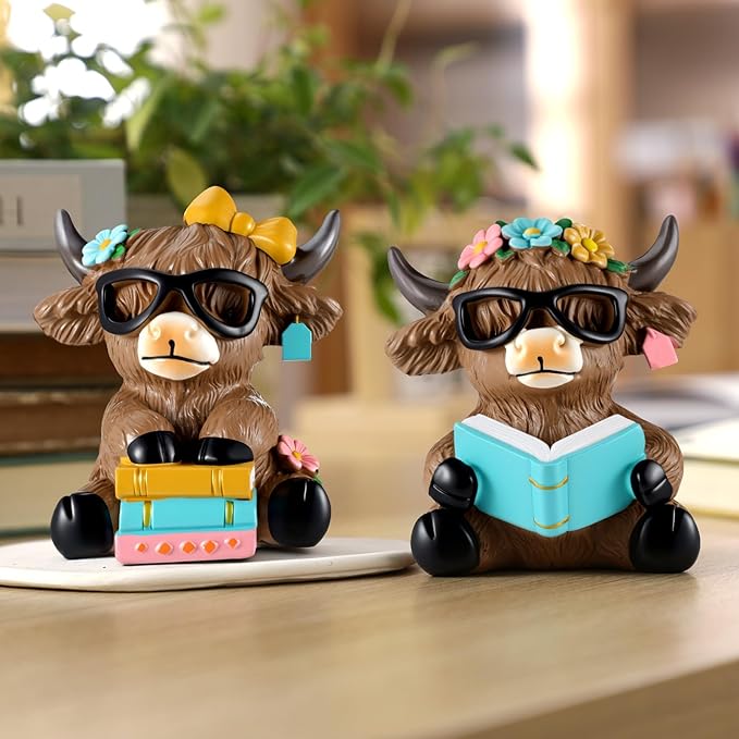 Wesiti 2 Pcs Highland Cow Figurines Spring Sunflower Highland Cow Gnomes Scottish Resin Statue Calf Lovers Gifts for Summer Home Garden Kitchen Office Tiered Tray Table Decor (Reading)