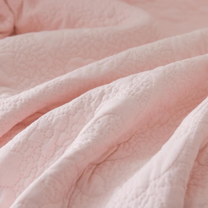 Brandream Pink Scalloped Edge Quilt Cotton Quilted Throw Blanket for Bed Couch Daybed 47 X 60 Inch Decorative Throw Blankets