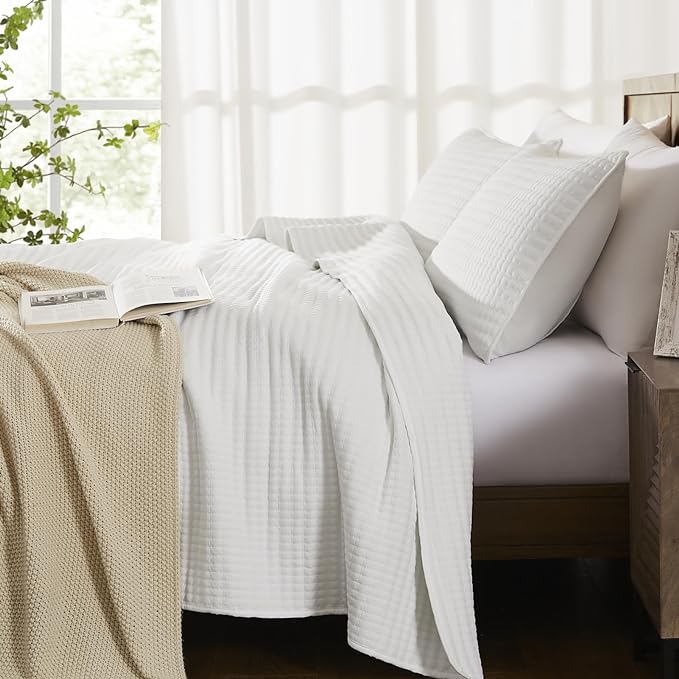 WRENSONGE White Quilt Set Queen Size-3 Pieces Lightweight Bedspreads Summer Coverlet for All Season, Soft Quilt Bedding Set with 2 Pillow Shams Suitable for Bed & Couch