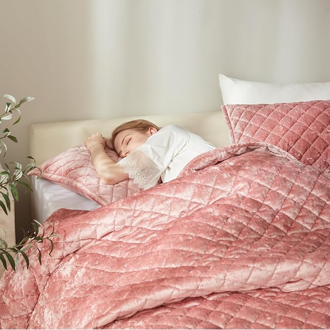 Cosybay Luxury Velvet Quilt Set Queen, Lightweight Oversized Bedspread Coverlet Quilted Box Stitch Bedding Set, with 2 Matching Pillow Shams, for All Season, Rose Pink
