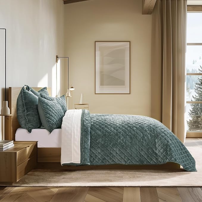 EVERGRACE Luxury Velvet Quilt Set Queen Size, Diamond Quilted Lightweight Velvet Comforter for All Season, Ultra Soft Oversized Bedspread Coverlet Bedding Set with 2 Pillow Shams, Dark Green | Luxe Velvet