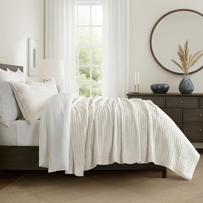 EverGrace Velvet Quilt Set King Size, Luxurious Soft Striped Channel Bedding Set, Lightweight Velvet Comforter for All Season, Oversized Bedspread Coverlet with 2 Matching Shams, Ivory White