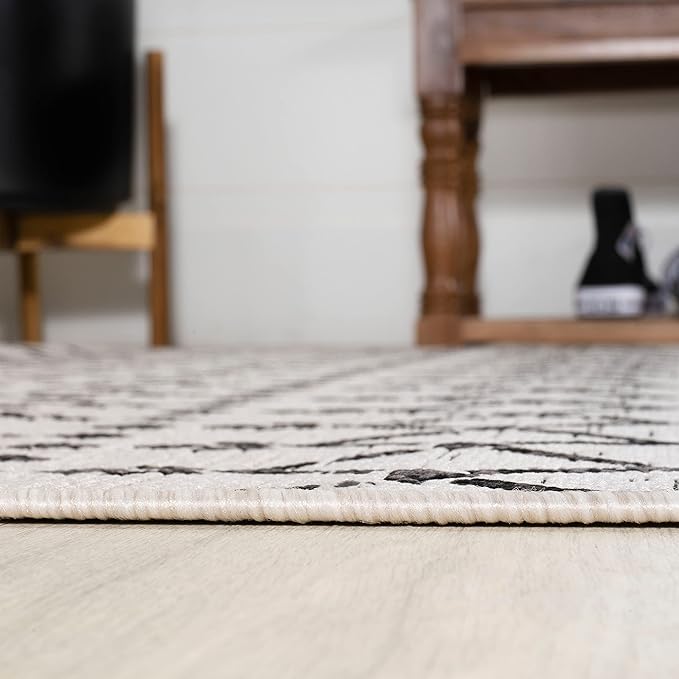 JONATHAN Y Moroccan Geometric Indoor Outdoor Round Area Rug 9 Ft Cream/Black, Ourika Textured Weave for Backyard, Patio, Porch, Easy-Cleaning, High Traffic, Pet-Friendly, Non-Shedding (SMB108I-9R)