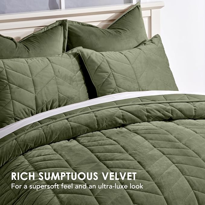 EverGrace 3 Pieces Luxurious Queen Velvet Quilts, Ultra Soft Lightweight Velvet Comforter Set, Matelasse Oversized Bedspread Coverlet for All Season with 2 Shams, Olive Green, 92"x96"