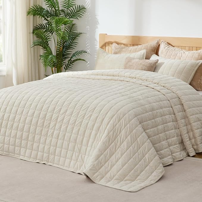 BEDELITE Velvet Quilt Set Queen Size - Luxury Soft Velvet Comforter Bedding Set for All Season, Lightweight Quilted Box Stitch Oversized Bedspread Coverlet with 2 Matching Shams, Cream White