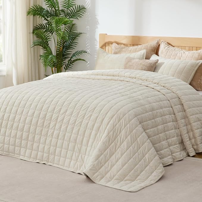 BEDELITE Velvet Quilt Set King Size - Luxury Soft Velvet Comforter Bedding Set for All Season, Lightweight Quilted Box Stitch Oversized Bedspread Coverlet with 2 Matching Shams, Cream White