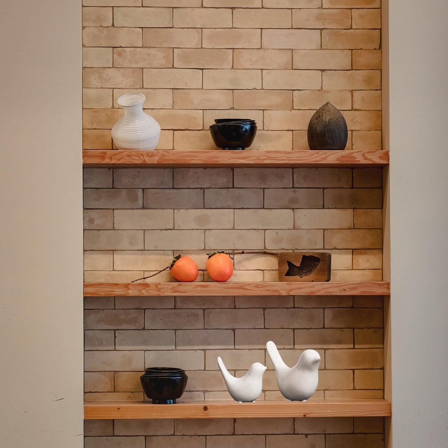 Small Animal Statues, White Bird Figurines Home Decor, Modern Home Decorative, Ceramic Decor for Office Desktop, Bookshelf, Bedroom, Living Room, Cabinets (White 2 Pcs)