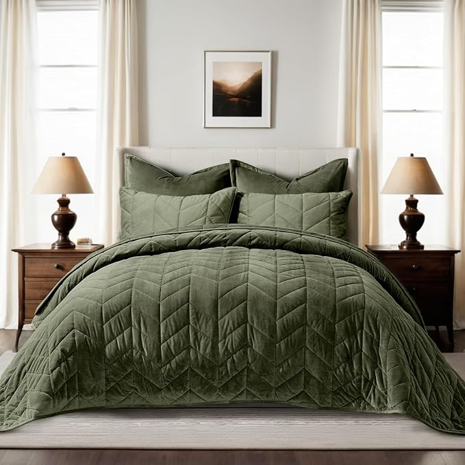 EverGrace 3 Pieces Luxurious Queen Velvet Quilts, Ultra Soft Lightweight Velvet Comforter Set, Matelasse Oversized Bedspread Coverlet for All Season with 2 Shams, Olive Green, 92"x96"