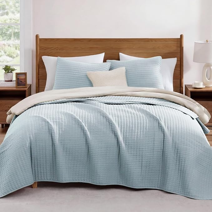 WRENSONGE King Size Quilt-3 Pieces Lightweight Bedspreads Sky Blue King Quilt Bedding Set for All Seasons, Soft Summer Coverlet with 2 Pillow Shams Suitable for Bed, Couch, Quilt Blanket