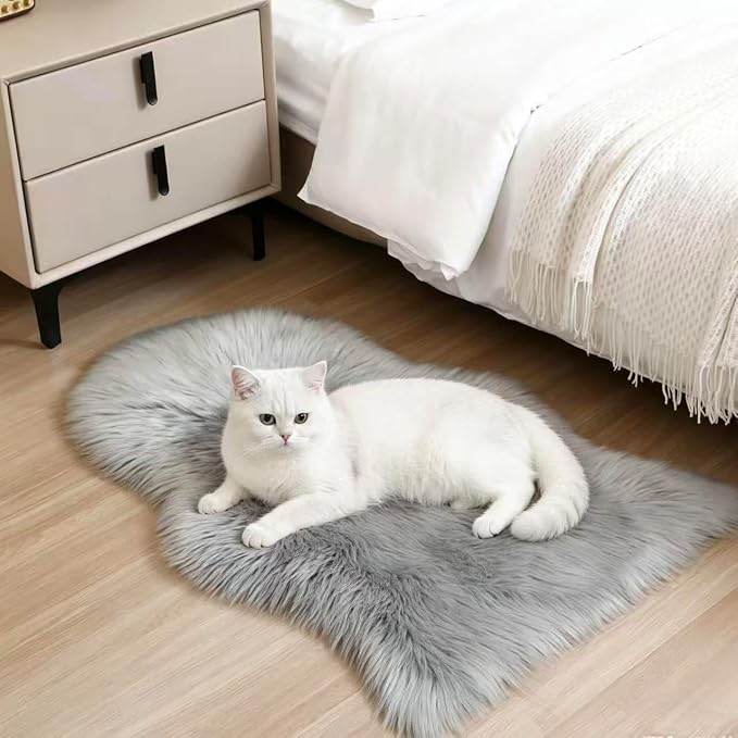Faux Fur Rug 2 x 3 ft Sheepskin Shaggy Fuzzy Grey Area Rug Super Soft Fluffy Plush Carpet for Bedroom Living Room Sofa Floor Kids Room Bedside