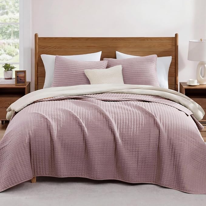 WRENSONGE Queen Quilt-3 Pieces Lightweight Bedspreads Dusty Mauve Queen Size Quilt Bedding Set for All Seasons, Soft Coverlet with 2 Pillow Shams Suitable for Bed & Couch