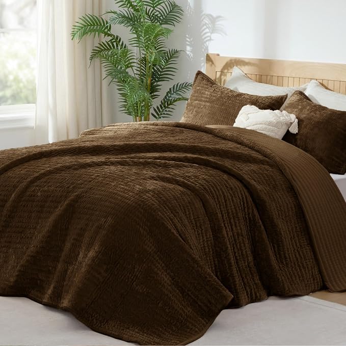 BEDELITE Velvet Quilt Set Queen Size - Luxury Soft Velvet Comforter Bedding Set for All Season, Lightweight Quilted Channel Stitch Oversized Bedspread Coverlet with 2 Matching Shams, Brown