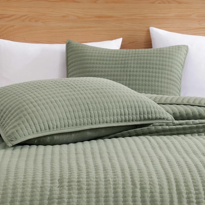 WRENSONGE Sage Green California/Oversized King Size Quilt Bedding Set with 2 Pillow Shams -3 Pieces Lightweight Soft Bedspreads Coverlet for All Season