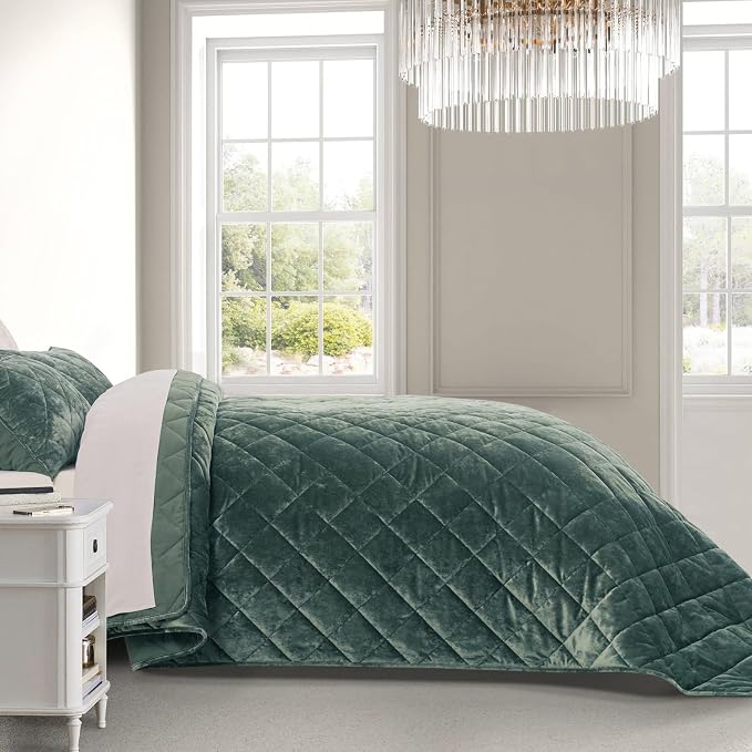 EVERGRACE Luxury Crushed Velvet Quilt Set King Size, Diamond Quilted Lightweight Velvet Comforter, Ultra Soft Oversized Bedspread Coverlet Bedding Set for All Season, with 2 Pillow Shams, Dark Green | Luxe Velvet