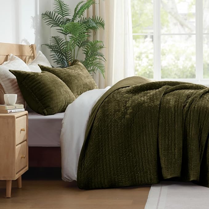 BEDELITE Velvet Quilt Set Queen Size - Luxury Soft Velvet Comforter Bedding Set for All Season, Lightweight Quilted Channel Stitch Oversized Bedspread Coverlet with 2 Matching Shams, Olive Green