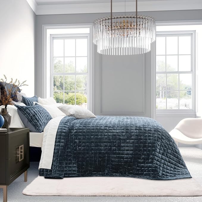 RECYCO Luxury Velvet Quilt Twin/Twin XL Size Bedding Set, Ultra Soft Velvet Comforter Set, Lightweight Quilted Channel Box Stitch Oversized Bedspread Coverlet for All Season, with 1 Sham, Stormy Blue