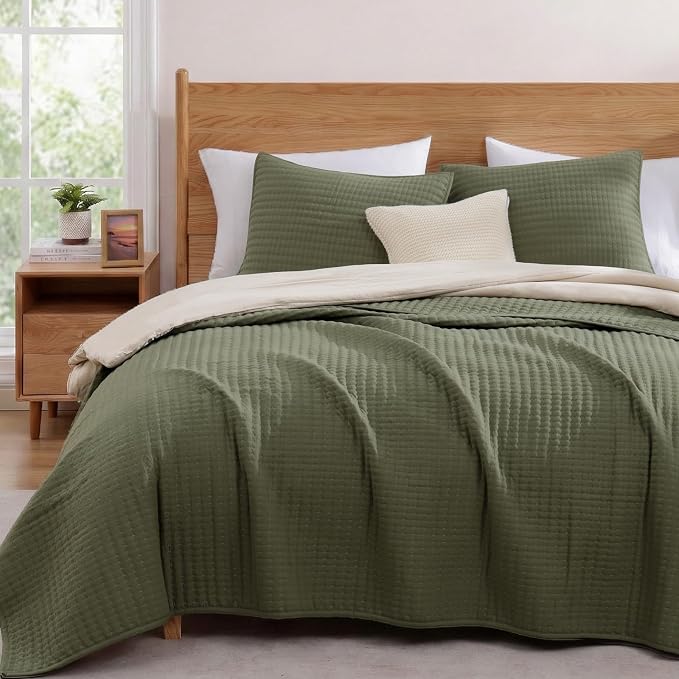 WRENSONGE Twin Quilt-2 Pieces Lightweight Bedspreads Olive Green Twin Quilt Bedding Set for All Seasons, Soft Summer Coverlet Suitable for Bed, Couch, Quilt Blanket
