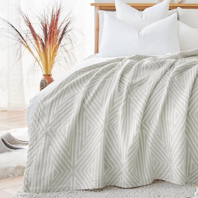 jinchan Boho 100% Cotton Blanket Muslin Twin Size 60x80 Inches Lightweight 3-Layer Geometric Triangle Striped Reversible Quilt Throw Soft Breathable Comfy All Seasons for Couch Bed Decor, Light Grey