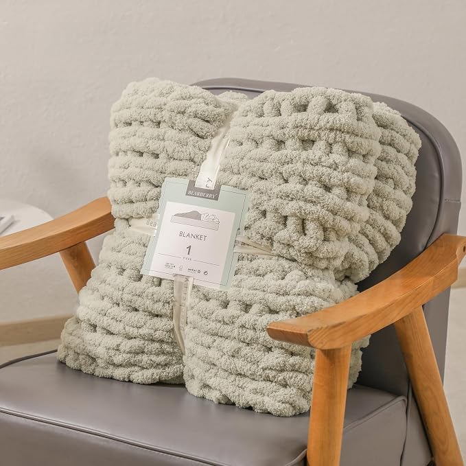 bearberry Chunky Knit Throw Blanket 50x60 Inches Handmade, Soft Jumbo Chenille Yarn with Cable Rope Knot Design | Thick Cozy Large Blanket for Couch, Sofa, Bed & Living Room Home Decor | Green