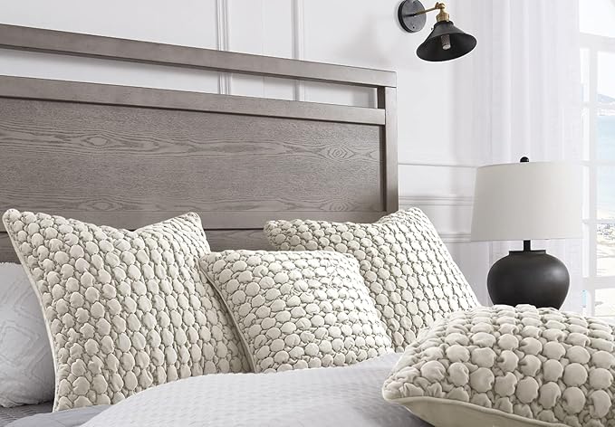 Throw Pillow Covers 18x18 Set of 2 Velvet Square Pillowcase Soft Skin-Friendly Thickened Decorative Farmhouse Cushion Covers Soft Bubble Texture for Couch Bedroom Living Room,Beige Gray
