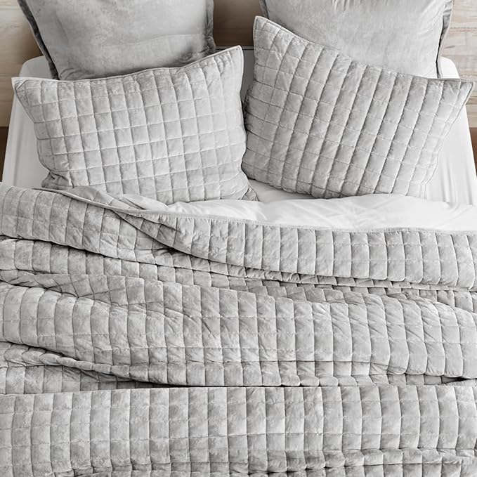 RECYCO Luxury Velvet Quilt Twin/Twin XL Size Bedding Set, Ultra Soft Velvet Comforter Set, Lightweight Quilted Channel Box Stitch Oversized Bedspread Coverlet for All Season, with 1 Sham, Frost Gray