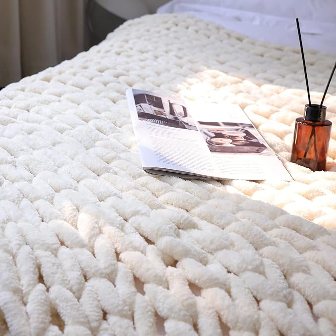 Maetoow Chenille Chunky Knit Blanket Throw （40×50 Inch）, Handmade Warm & Cozy Blanket Couch, Bed, Home Decor, Soft Breathable Fleece Banket,Graduation Gifts, Cream