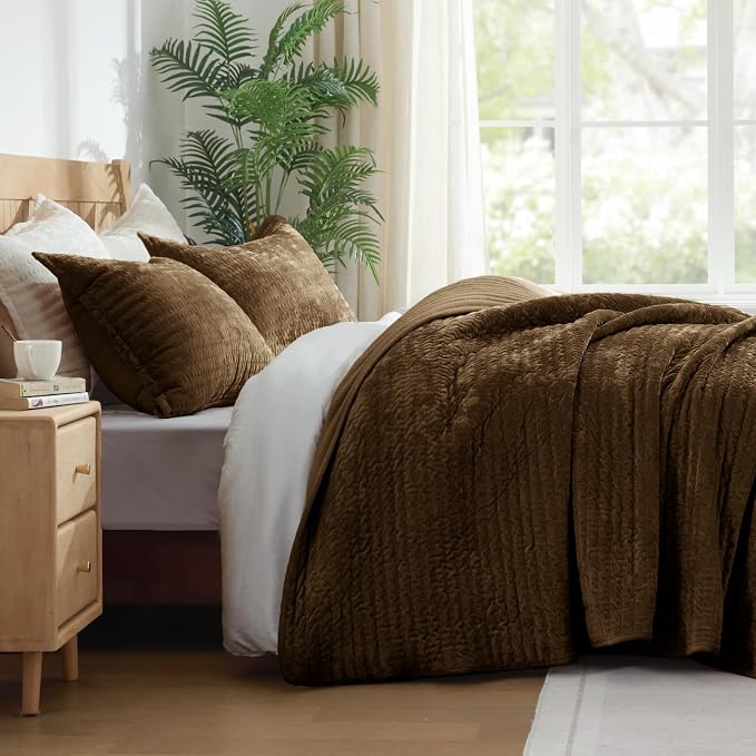BEDELITE Velvet Quilt Set King Size - Luxury Soft Velvet Comforter Bedding Set for All Season, Lightweight Quilted Channel Stitch Oversized Bedspread Coverlet with 2 Matching Shams, Brown