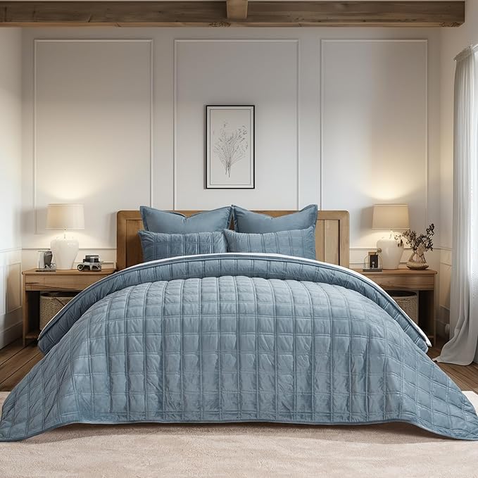 EverGrace 3 Pieces Luxurious Velvet Quilt Queen Size, Ultra Soft Bedspread Coverlet Set, Double Box Stitch Lightweight Velvet Comforter for All Season with 2 Shams, Blue Linen, 92"x96"