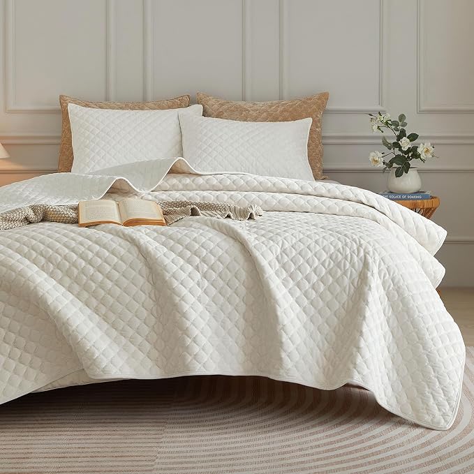 Luxury Soft Velvet Quilt Set Queen Size - Lightweight Velvet Bedding Set for All Season, Oversized Bedspread Coverlet Comforter Set with 2 Pillow Shams, Cream White, Diamond