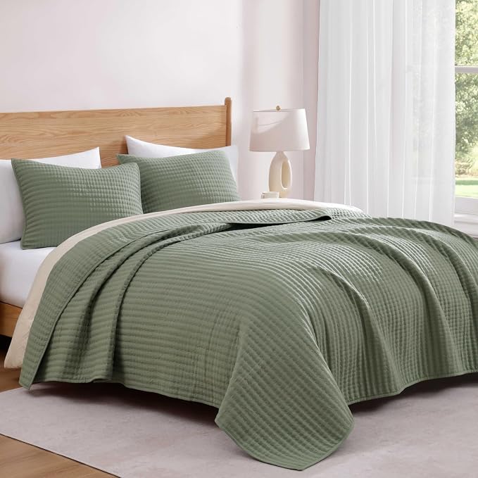 WRENSONGE Twin Size Quilt-3 Pieces Lightweight Bedspreads Sage Green Twin Quilt Bedding Set for All Seasons, Soft Summer Coverlet with 1 Pillow Shams Suitable for Bed, Couch, Quilt Blanket