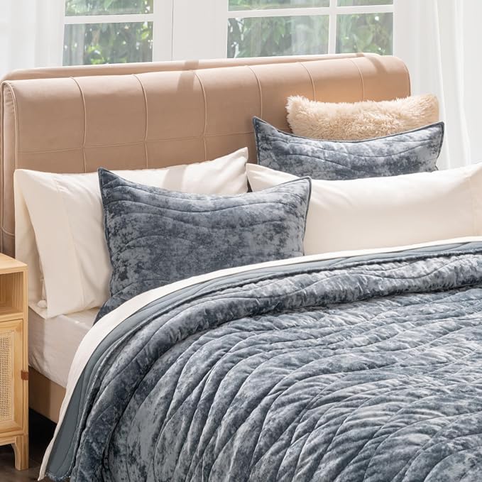 EverGrace Luxury Velvet Quilt King Size, Ultra Soft Wave Crushed Velvet Bedding Set, Lightweight Quilted Comforter Set for All Season, Oversized Bedspread Coverlet with 2 Shams, Stormy Blue