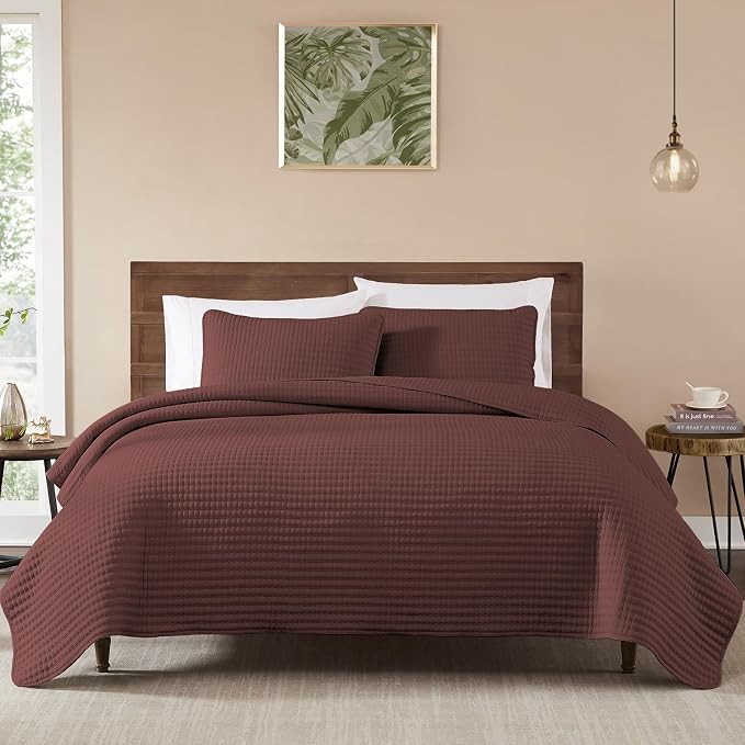 WRENSONGE Queen Quilt-3 Pieces Lightweight Burgundy Red Bedspreads Queen Size Quilt Bedding Set for All Seasons, Soft Summer Coverlet with 2 Pillow Shams Suitable for Bed & Couch
