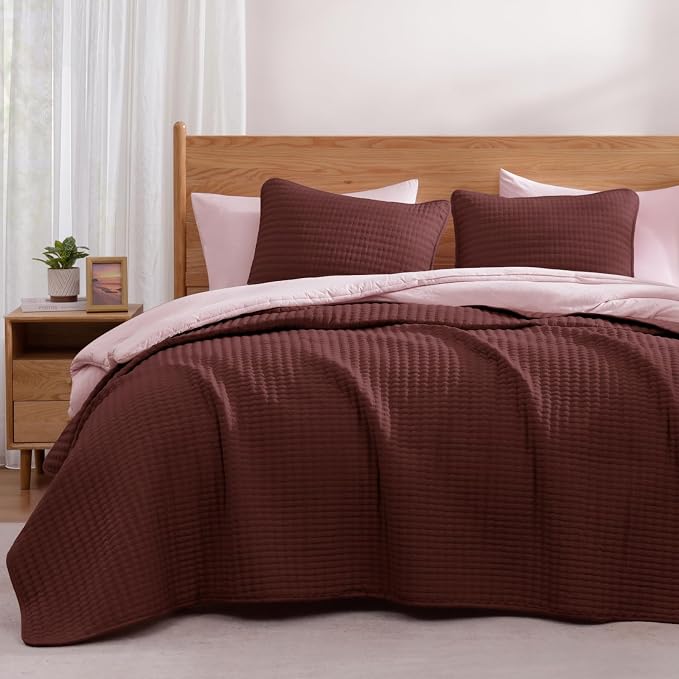 WRENSONGE Queen Quilt-3 Pieces Lightweight Burgundy Red Bedspreads Queen Size Quilt Bedding Set for All Seasons, Soft Summer Coverlet with 2 Pillow Shams Suitable for Bed & Couch
