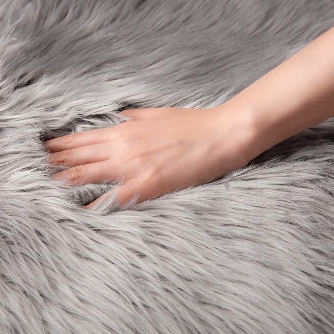 Ashler Faux Fur Rug, Fluffy Shaggy Area Rug Ultra Soft 3 x 3 Feet Round Fur, Grey Fuzzy Rug Machine Washable Shag Rug, Nursery Decor Throw Rugs for Bedroom, Kids Room, Living Room
