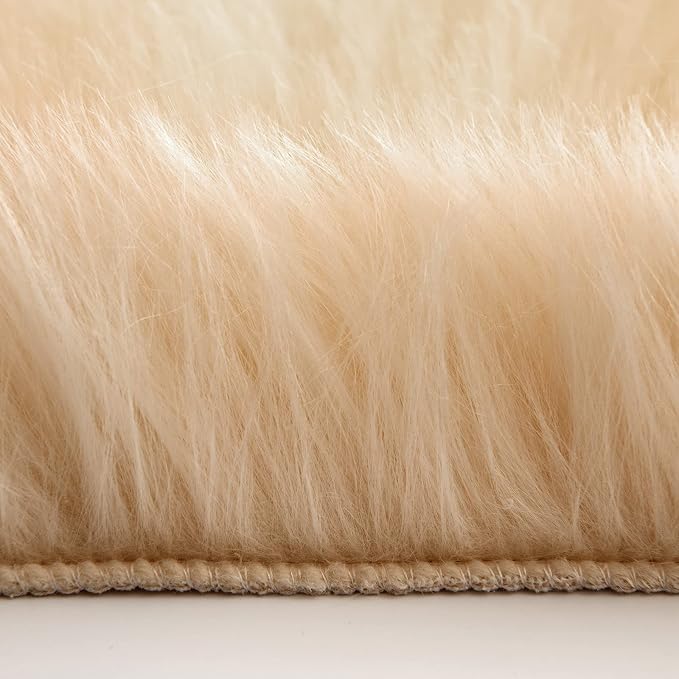 MIULEE Luxury Super Soft Fluffy Area Rug Faux Fur Cloud Shape Rug Decorative Plush Shaggy Carpet for Bedside Sofa Floor 2 x 3 Feet, Light Yellow