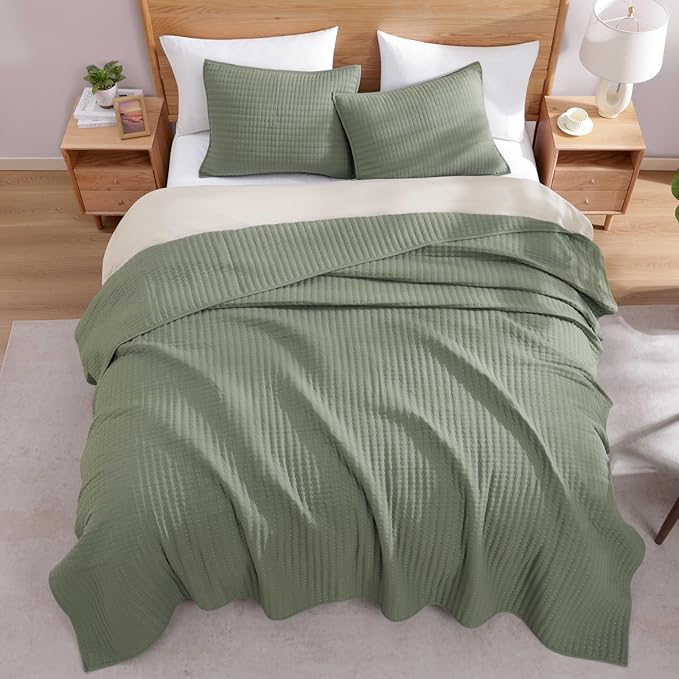 WRENSONGE Sage Green California/Oversized King Size Quilt Bedding Set with 2 Pillow Shams -3 Pieces Lightweight Soft Bedspreads Coverlet for All Season