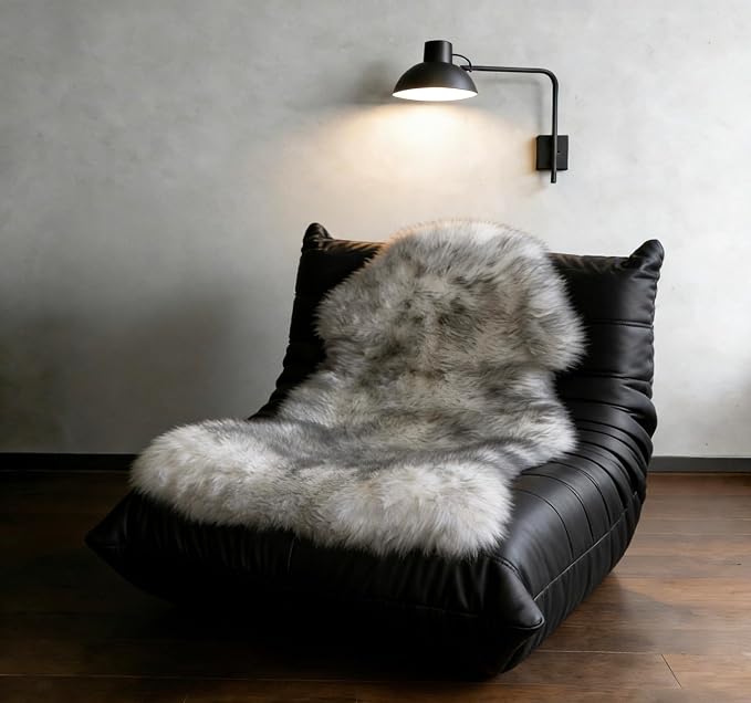 Sheepskin Rug, Fluffy Shaggy Area Rug, Super Soft 24‘’ x 36‘’ Sheepskin Hair Rug, Plush Rug, Decorative Rugs for Bedroom, Children's Room, Living Room (Silver Grey, 24" x 36")